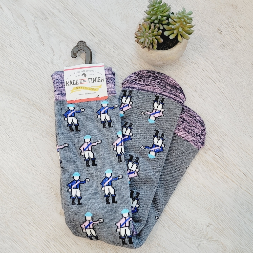 💕 NWT Basic Resources Race To The Finish Crew Socks